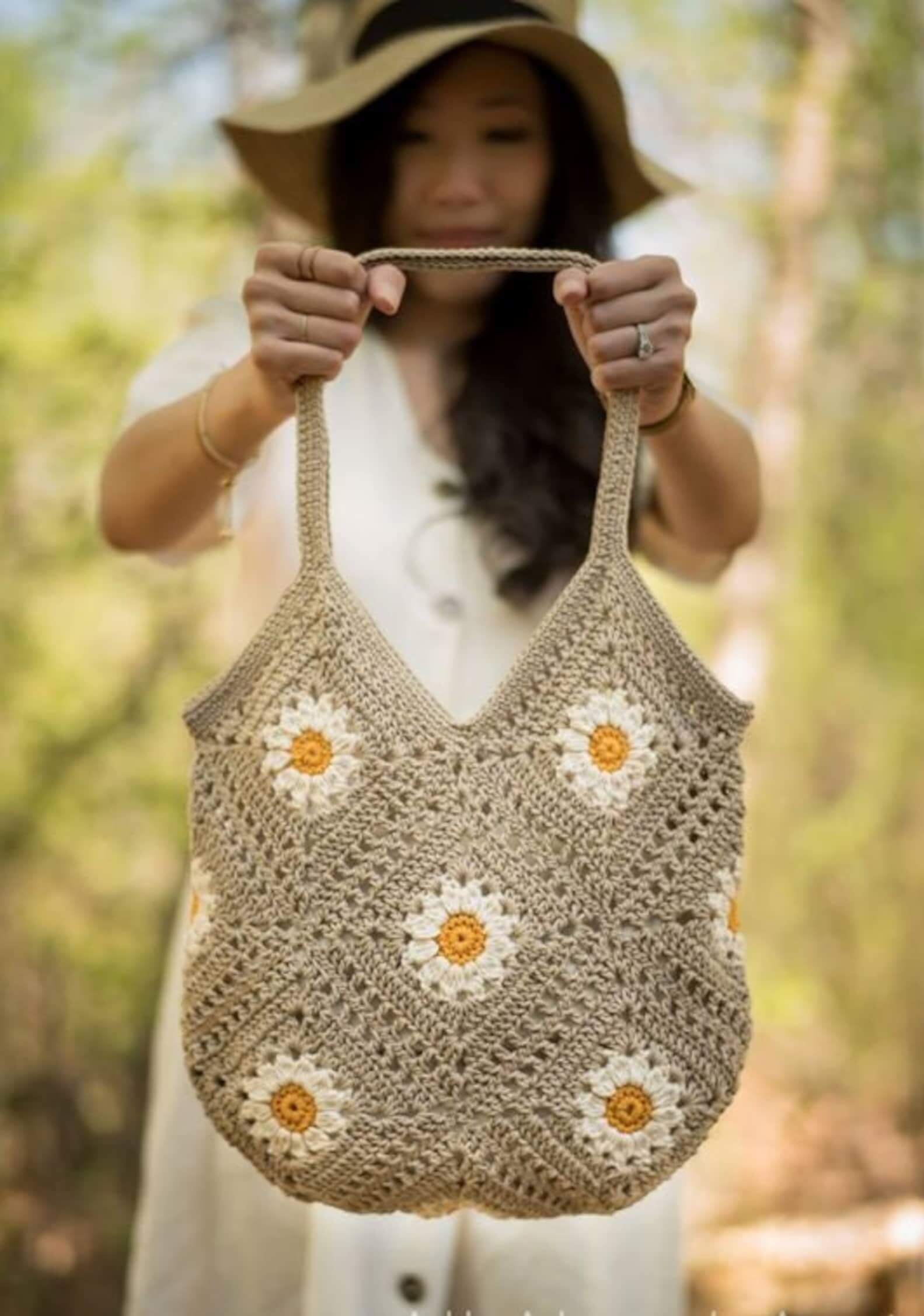 Daisy Dreams Boho Bag (Free Crochet Pattern) - Sweet Softies